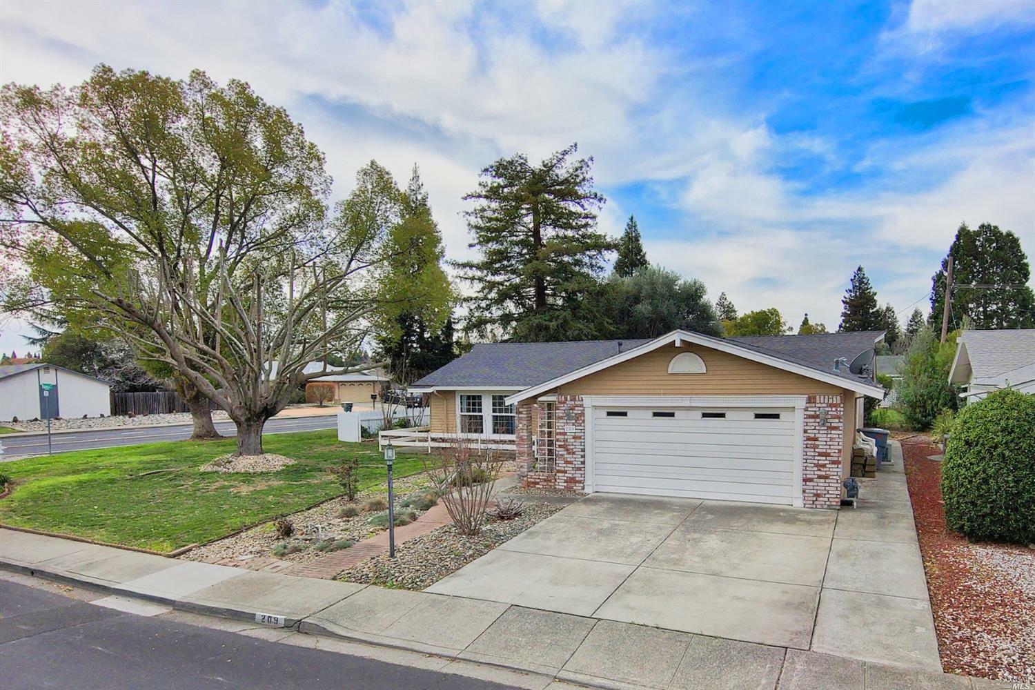 209 Rainier Circle  Vacaville CA 95687 photo