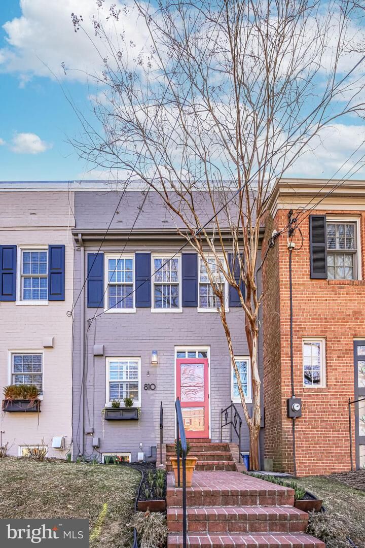 Property Photo:  810 S Fairfax Street  VA 22314 