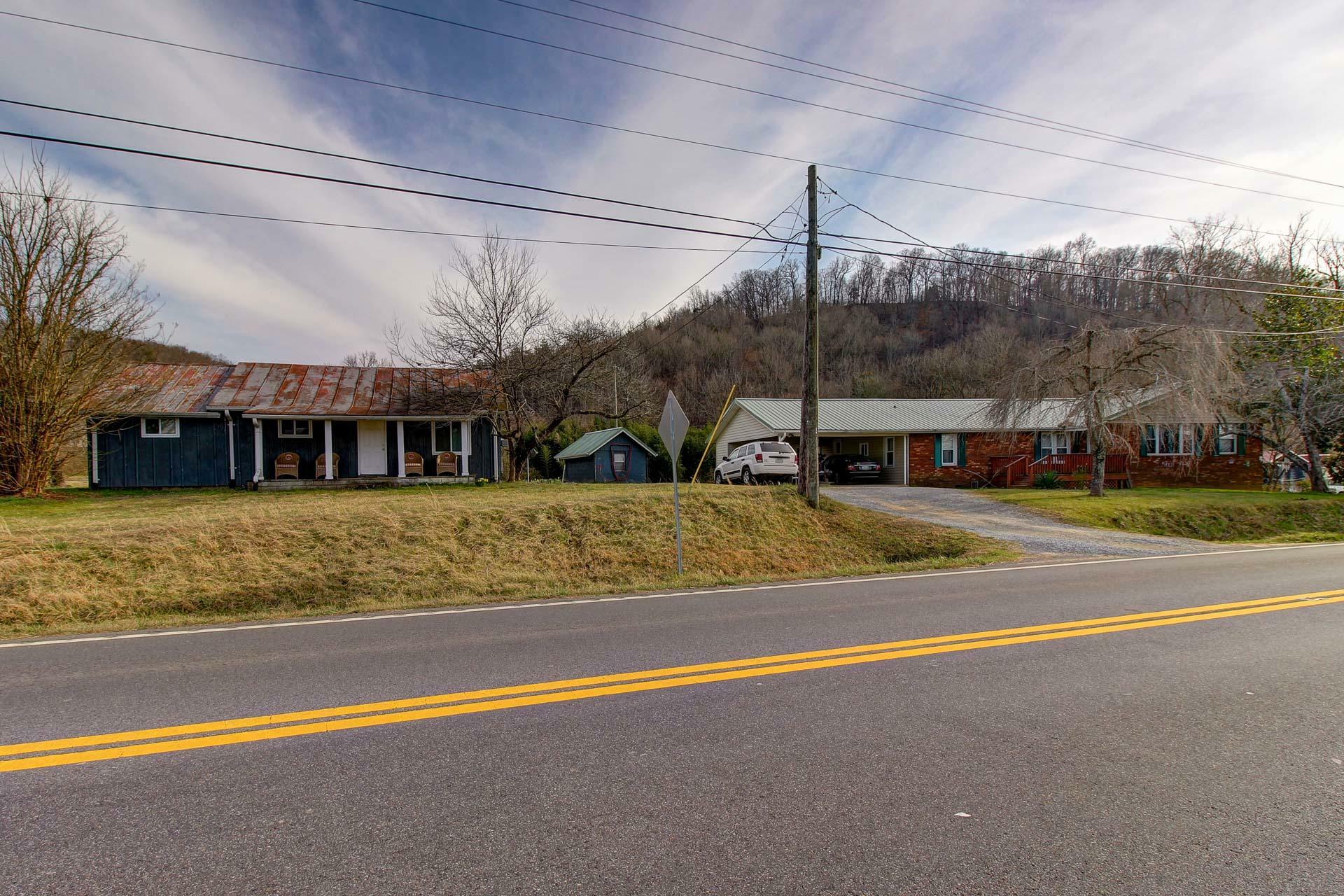 Property Photo:  3317 Boyds Creek Hwy  TN 37876 