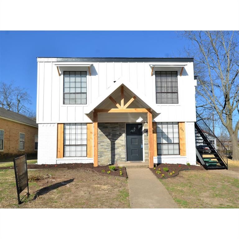 Property Photo: 205 N 5th Street TX 76065