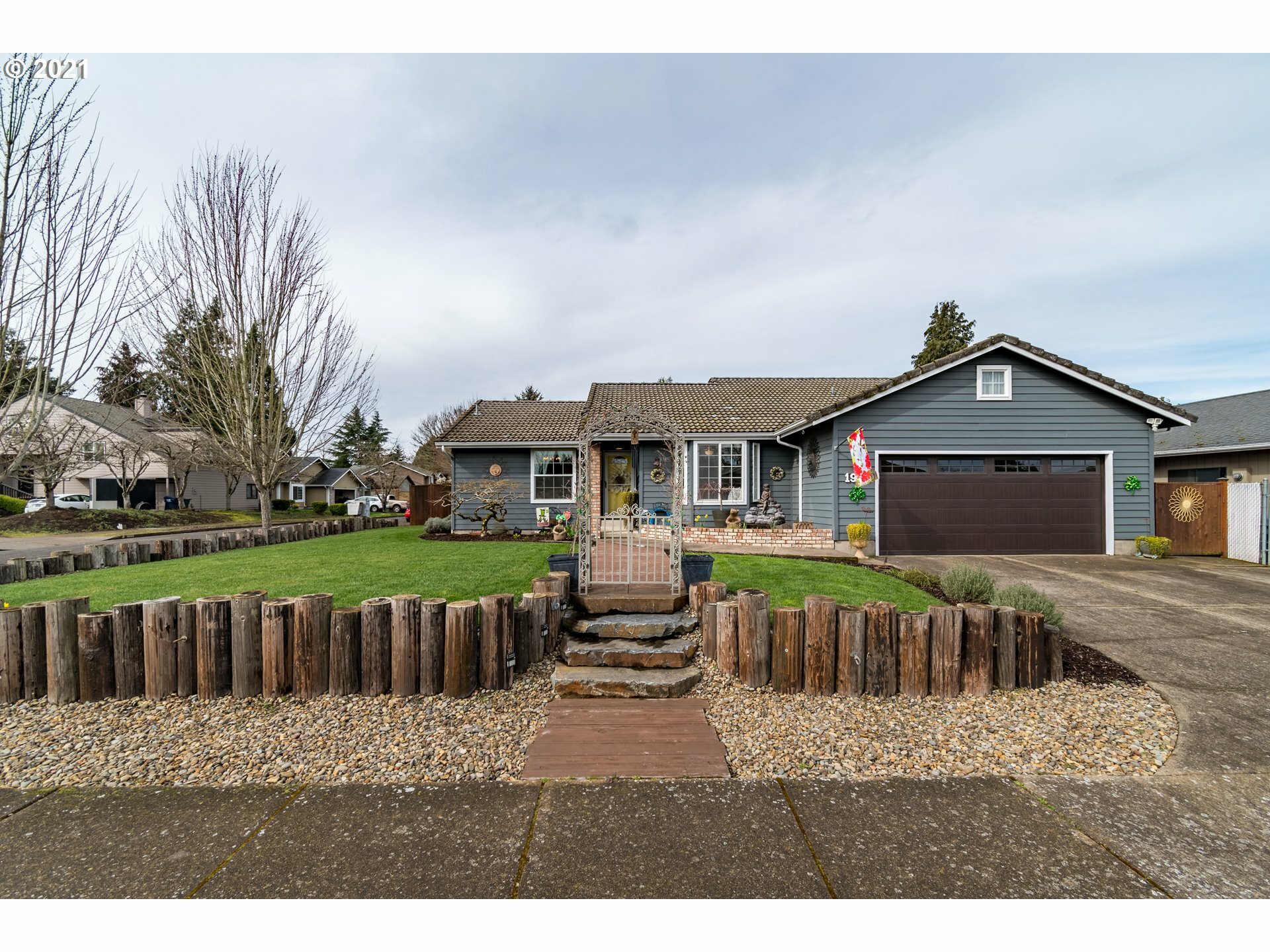 Property Photo: 1912 Shiloh St OR 97401