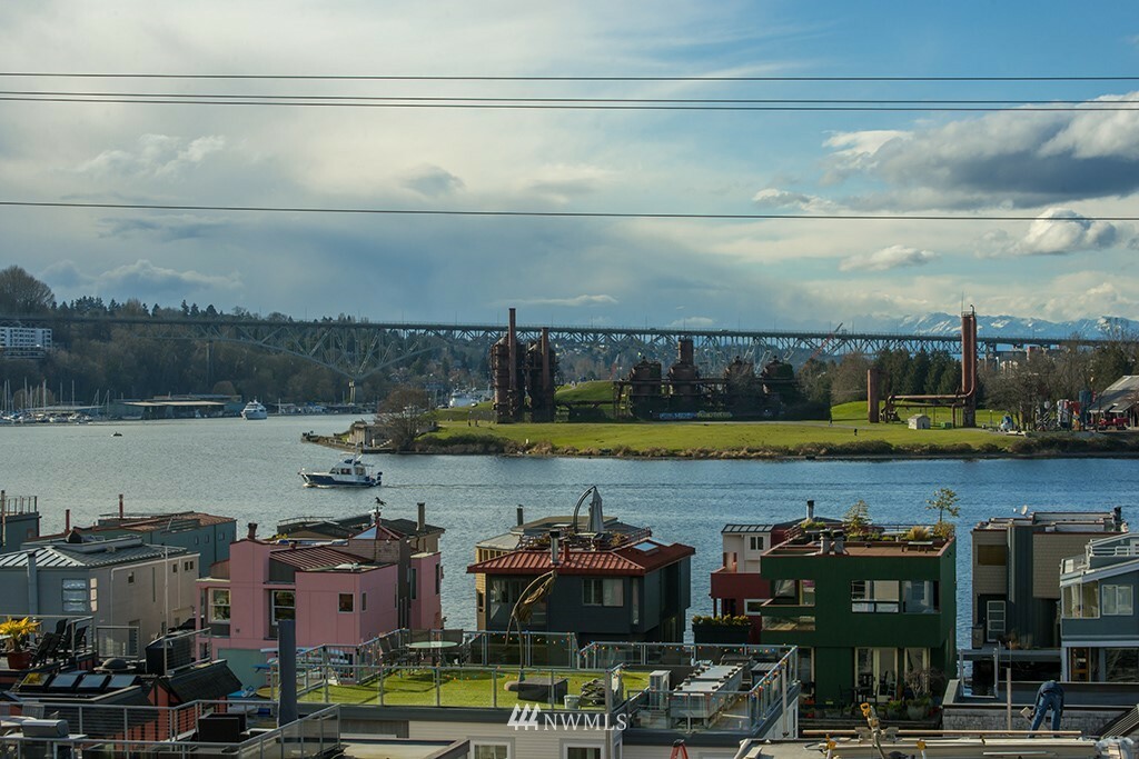 Property Photo: 80 E Roanoke Street 13 WA 98102