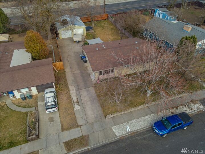 Property Photo:  927 S Balsam St  WA 98837 