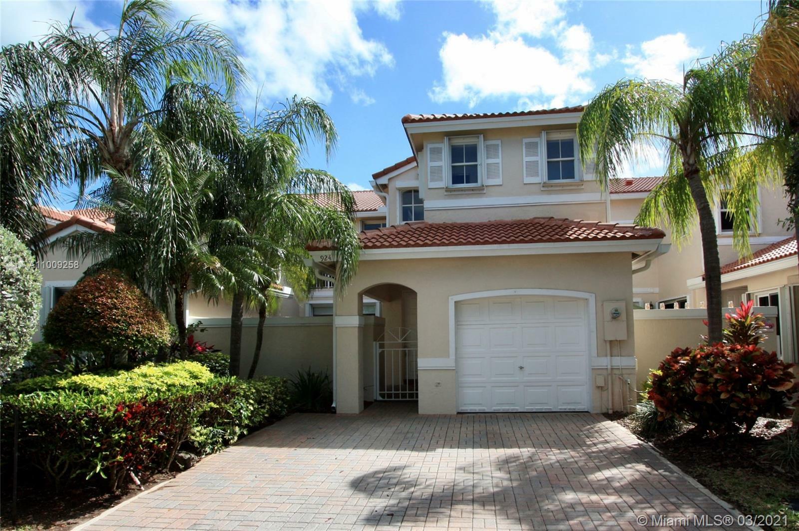 Property Photo:  924 Doveplum Ct  FL 33019 