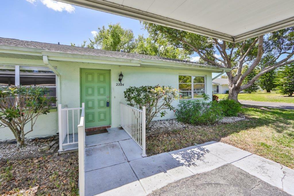 Property Photo:  2224 Greenhaven Drive  FL 33573 