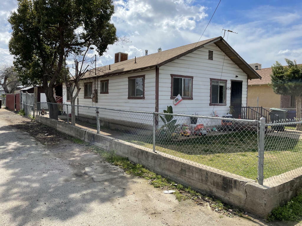 Property Photo:  474 1st Street  CA 93247 