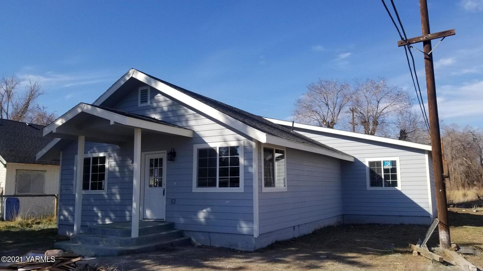 Property Photo: 400 First St WA 98952