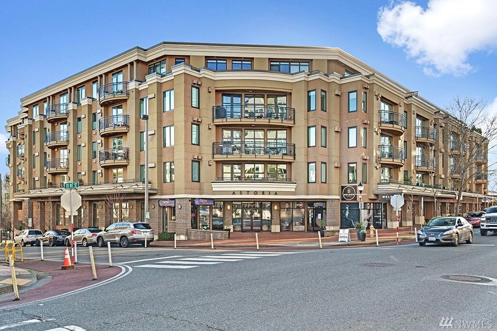 Property Photo:  10047 Main St 504  WA 98004 