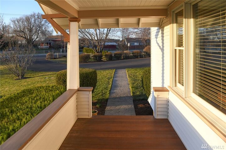 Property Photo:  993 Prospect Ave  WA 99362 