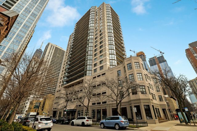 33 W Delaware Place 18K  Chicago IL 60610 photo