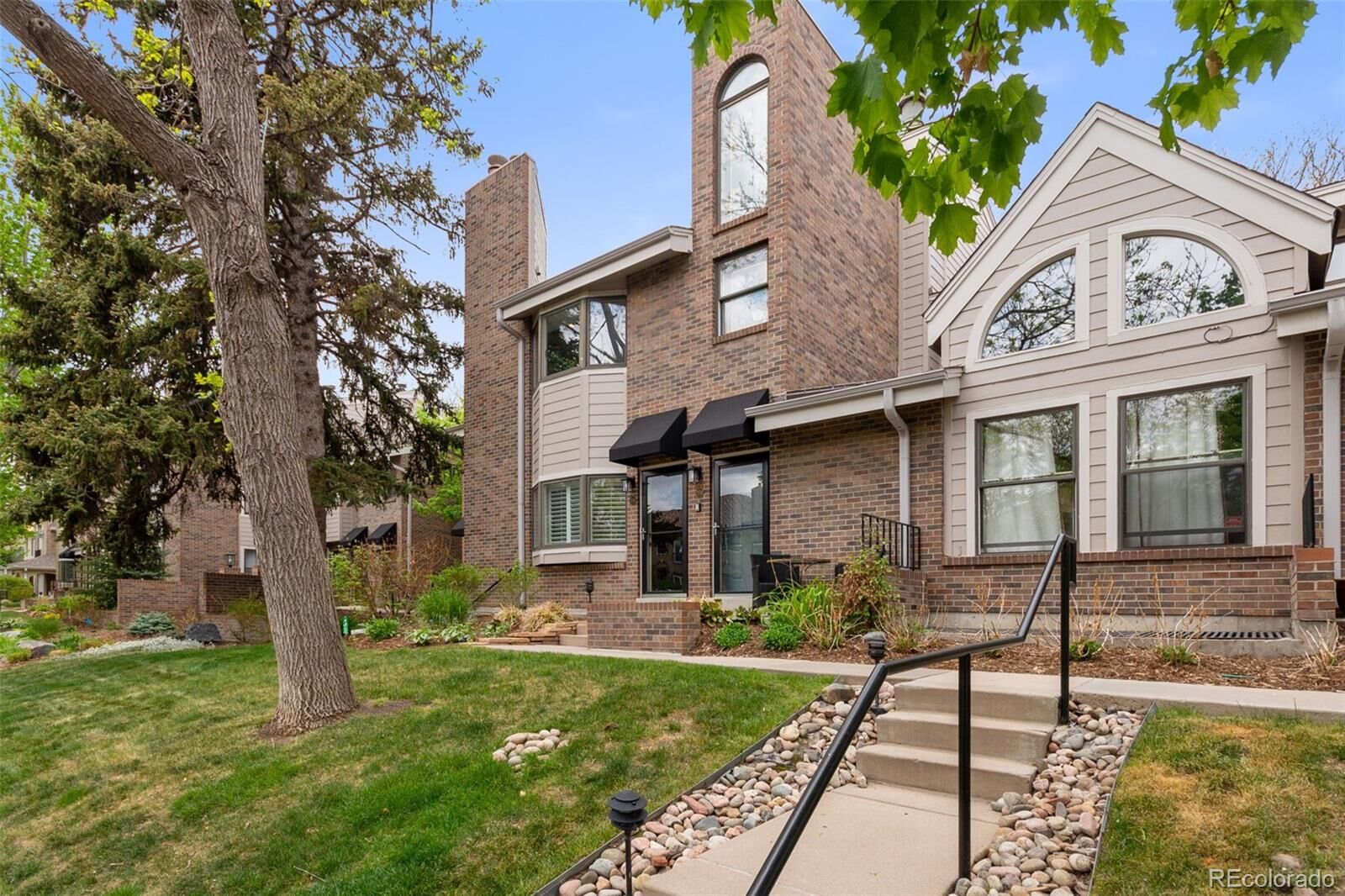 Property Photo:  221 S Garfield Street 209  CO 80209