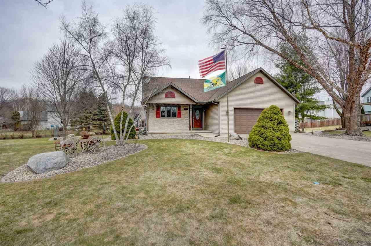 Property Photo:  301 Heather Ct  WI 53527 