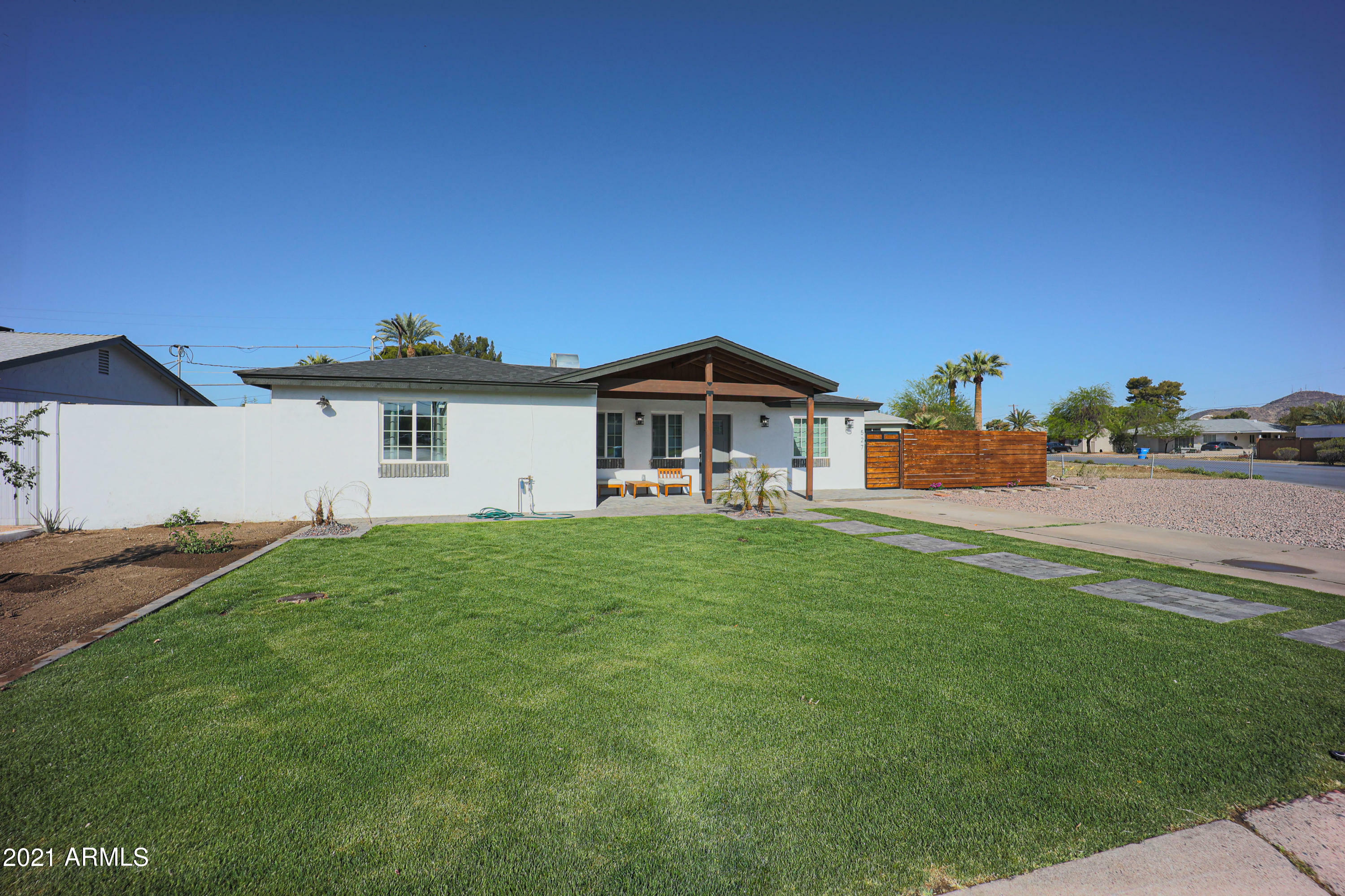 Property Photo:  527 E Butler Drive  AZ 85020 