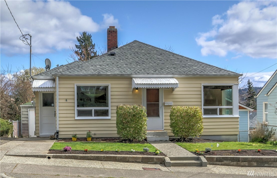 Property Photo: 1128 Vandalia Ave WA 98310