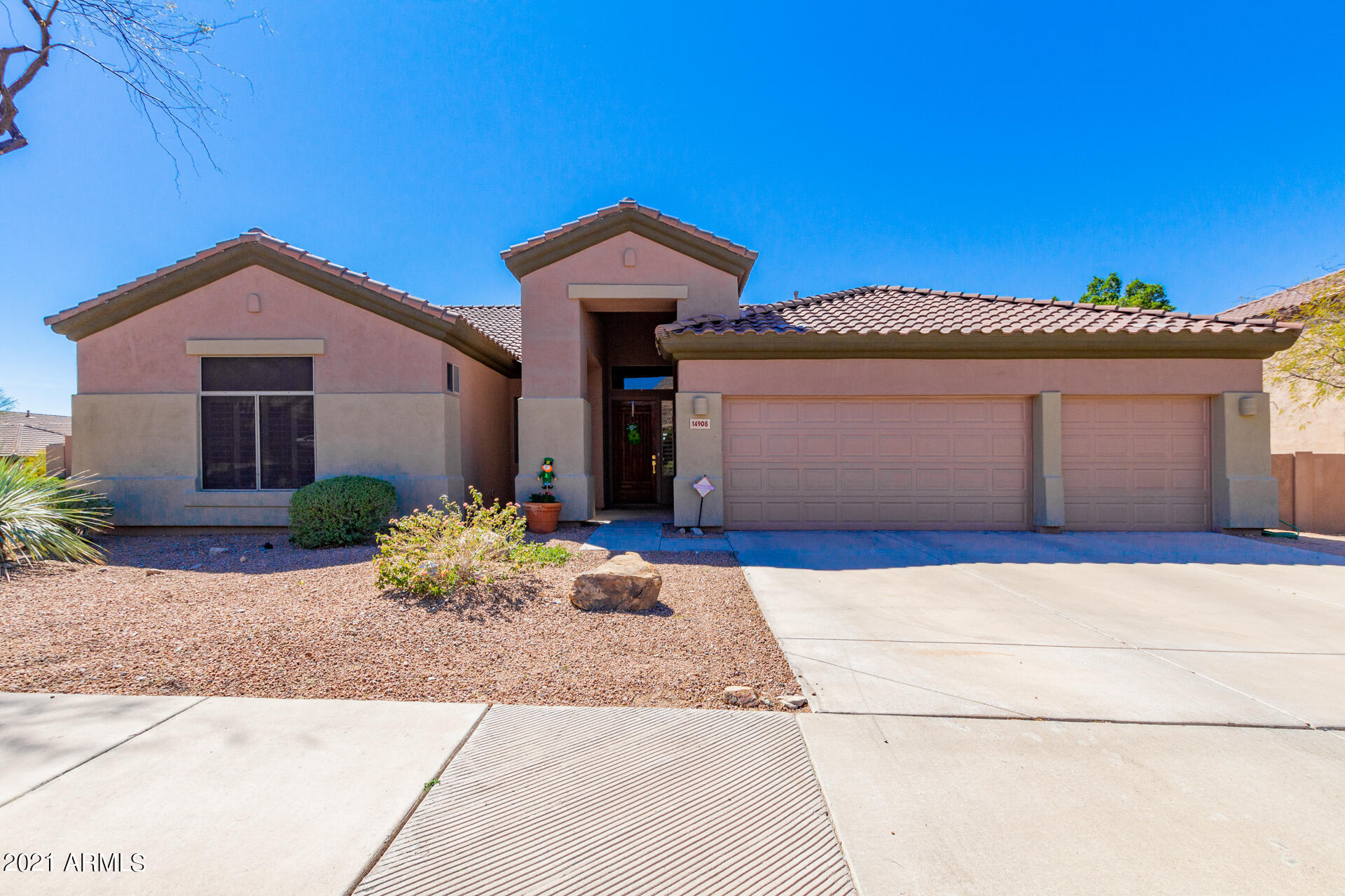 Property Photo: 14908 N 108th Place AZ 85255