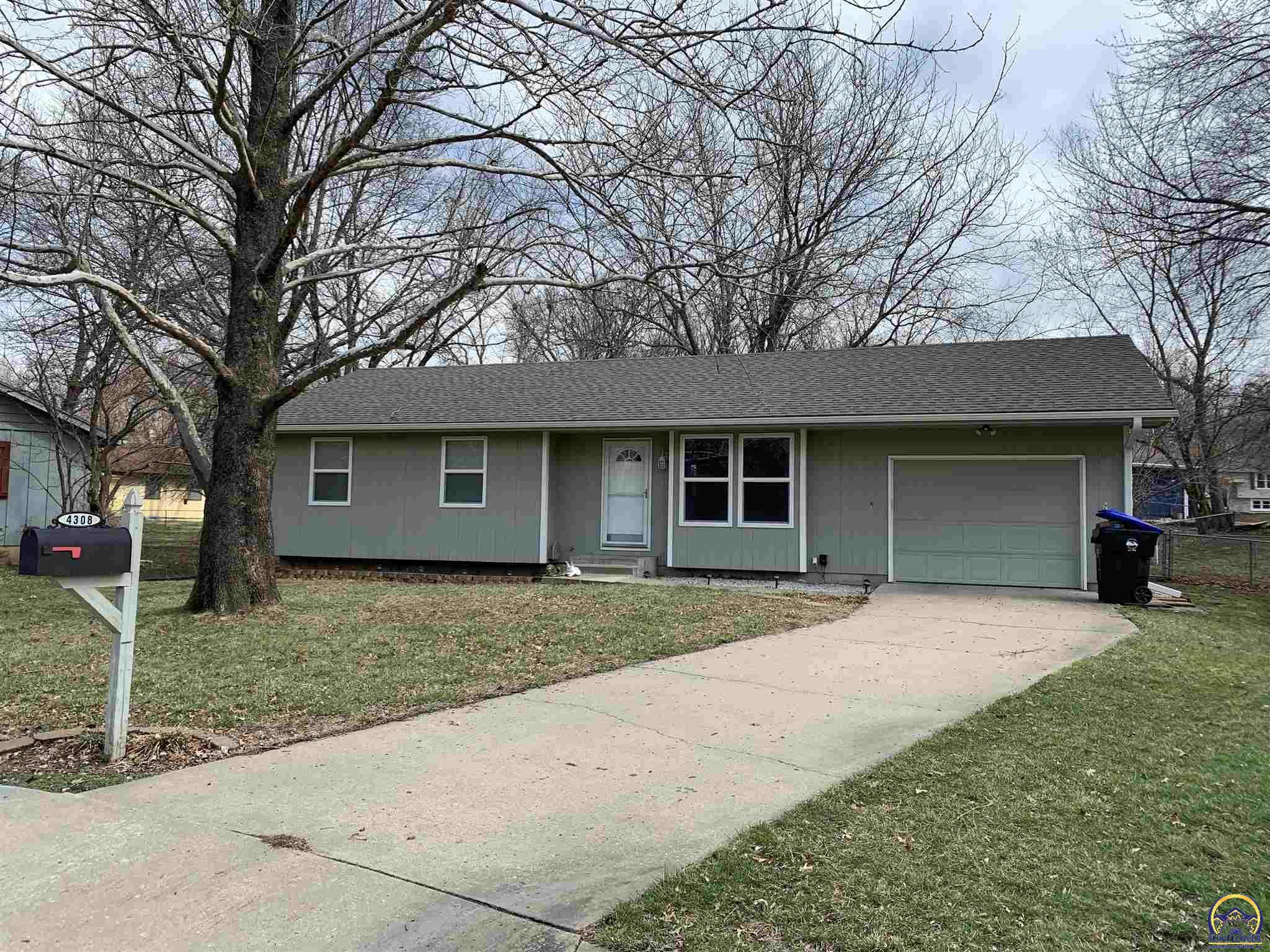 Property Photo: 4308 SE Massachusetts Ct KS 66609