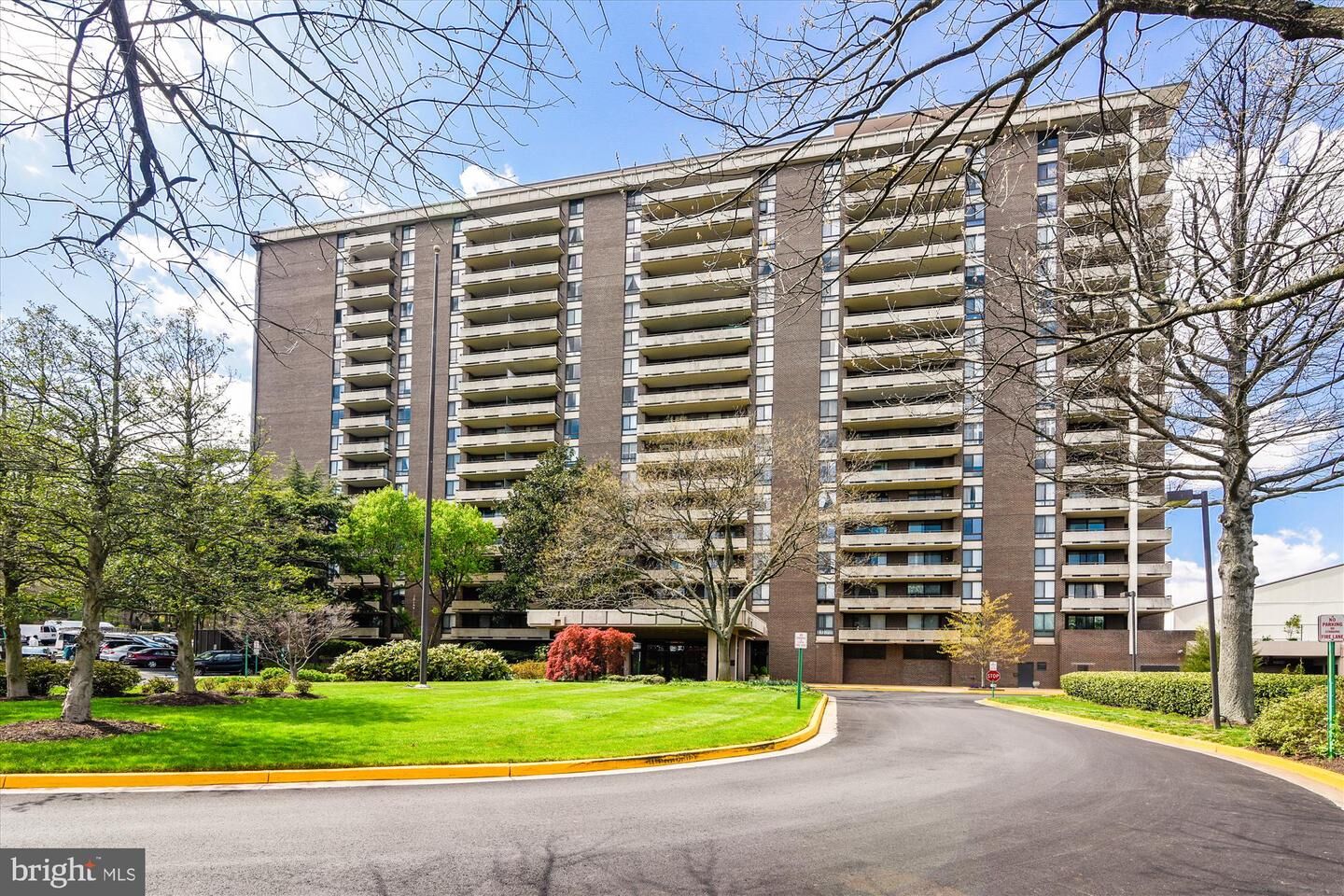 Property Photo:  1800 Old Meadow Road 1502  VA 22102 