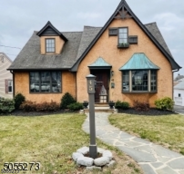 Property Photo:  45 Glencourt Ave  NJ 08837 