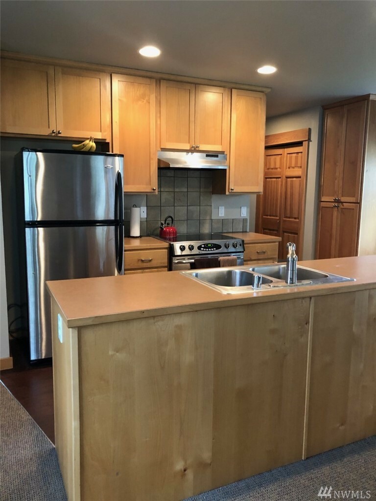 Property Photo: 270 Erickson Ave NE WA 98110