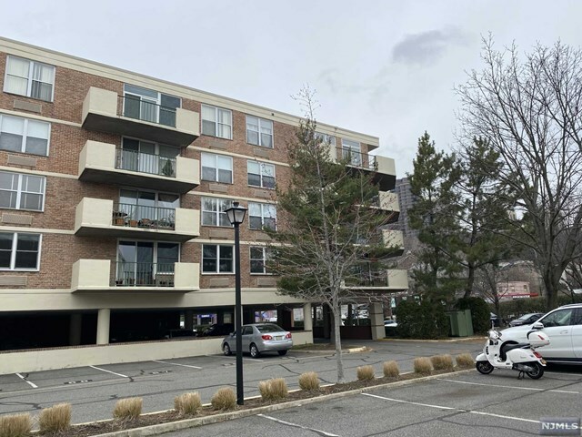 Property Photo: 200 Grand Cove Way 5G NJ 07020