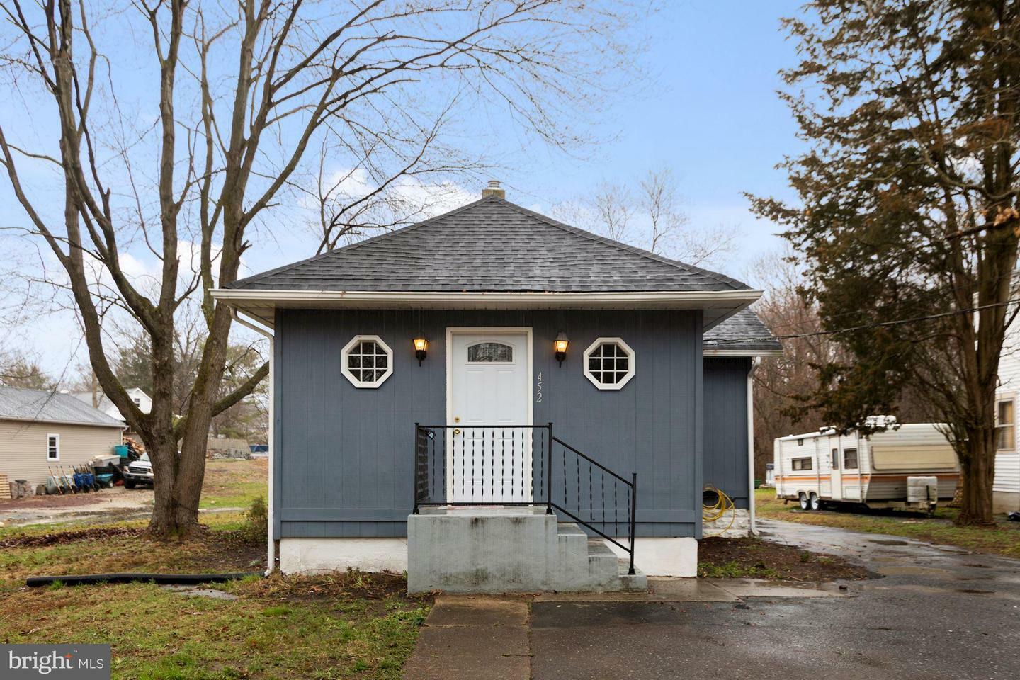 Property Photo:  452 Chestnut Avenue  NJ 08097 