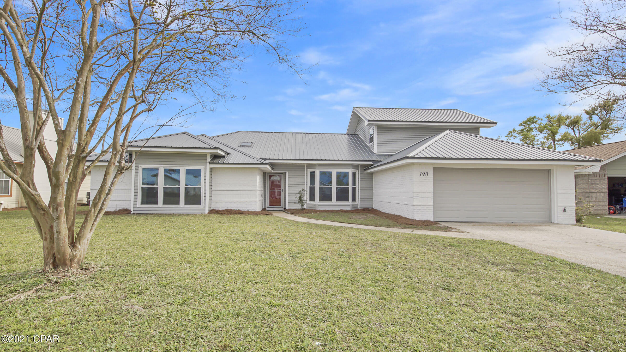Property Photo: 190 Derby Woods Drive FL 32444