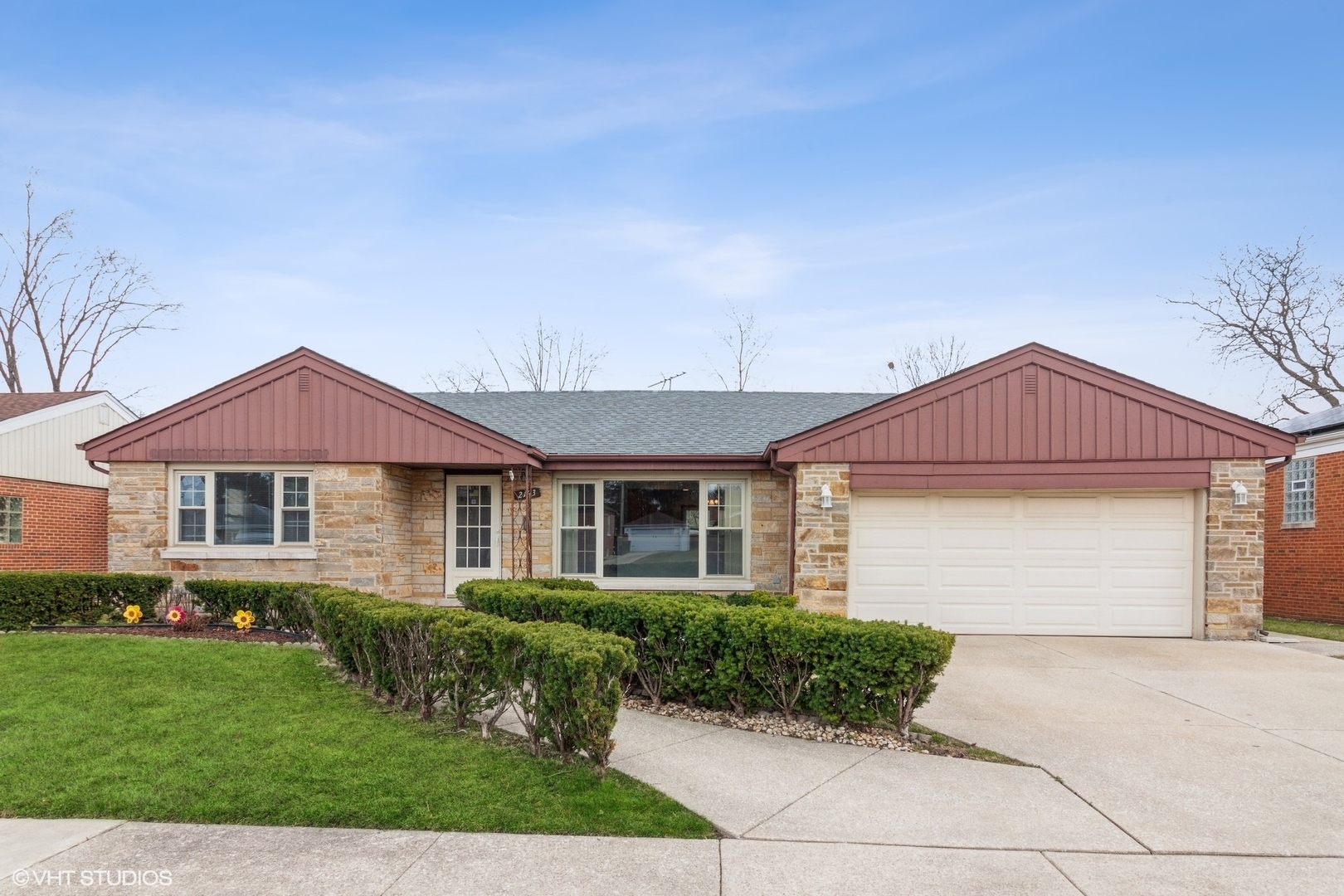 Property Photo: 2123 Hull Avenue IL 60154