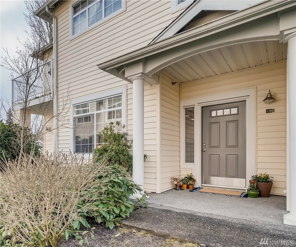 Property Photo:  1855 Trossachs Blvd SE 1301  WA 98075 