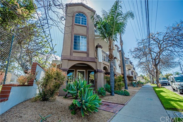 Property Photo: 1030 Loma Avenue 110 CA 90804