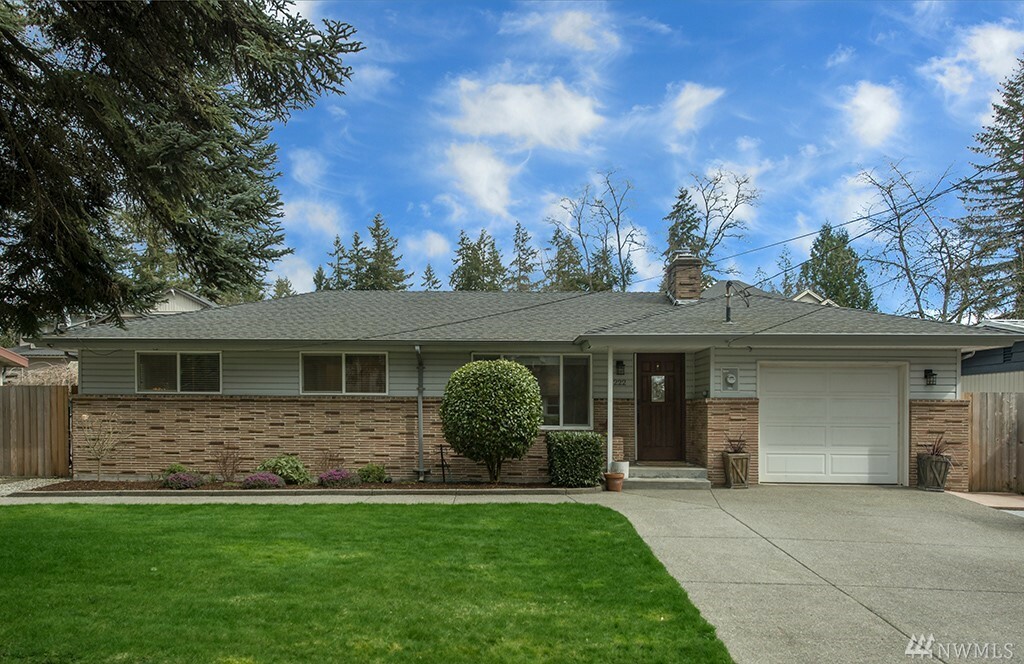 Property Photo:  222 Duvall Ave SE  WA 98059 