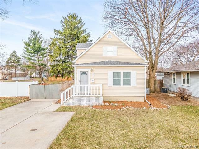 Property Photo: 130 S Edgemont Street MI 48111