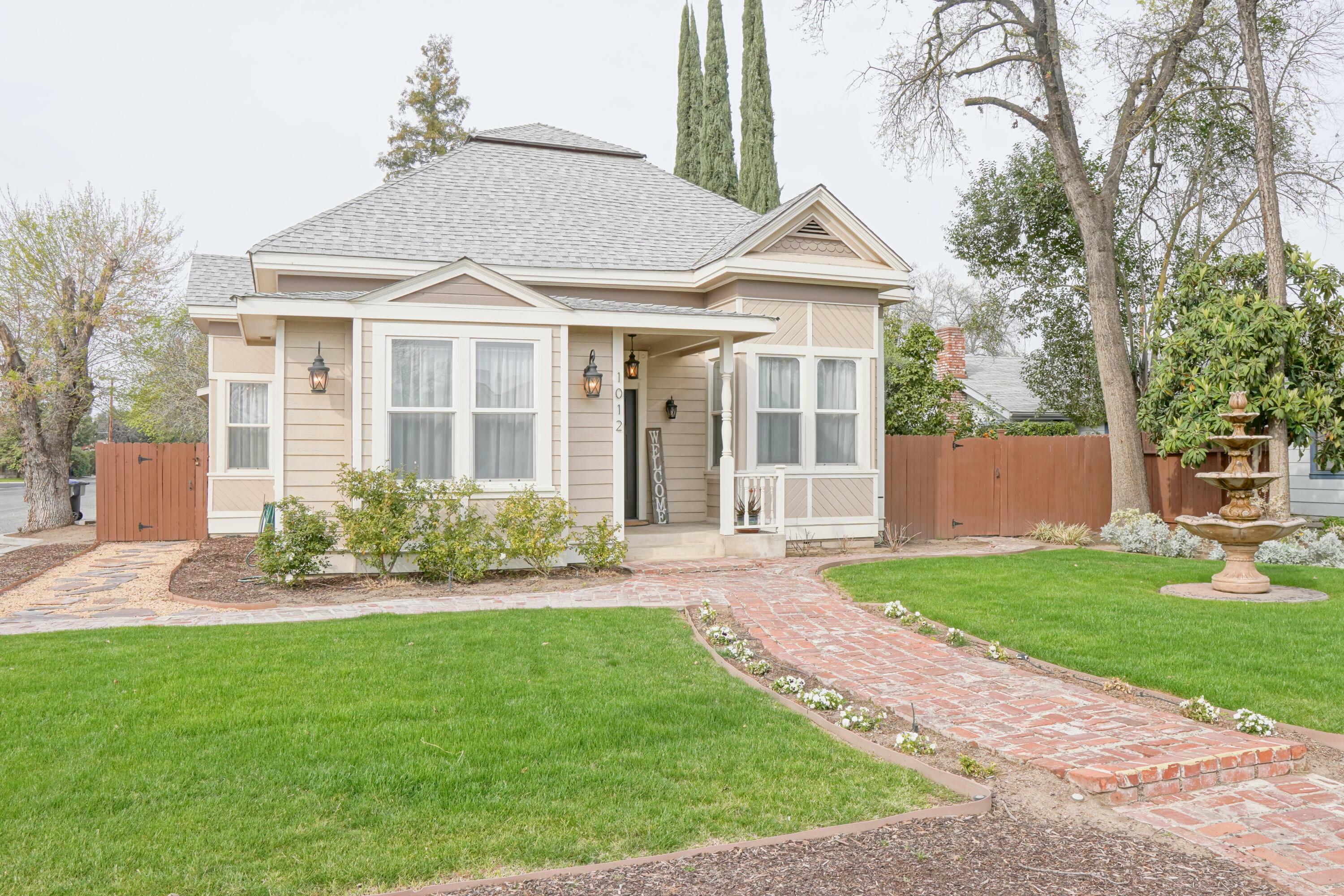 Property Photo:  1012 W Myrtle Avenue  CA 93277 