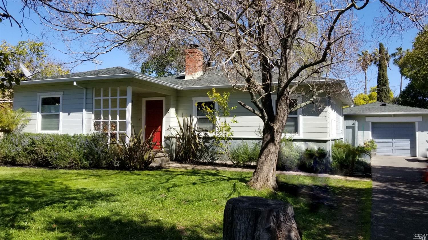 Property Photo: 18 Woodland Place CA 94901