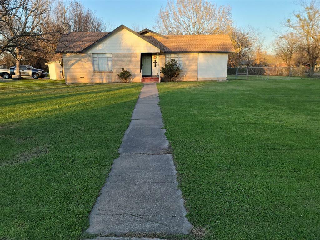 Property Photo:  717 Bosque  TX 76665 