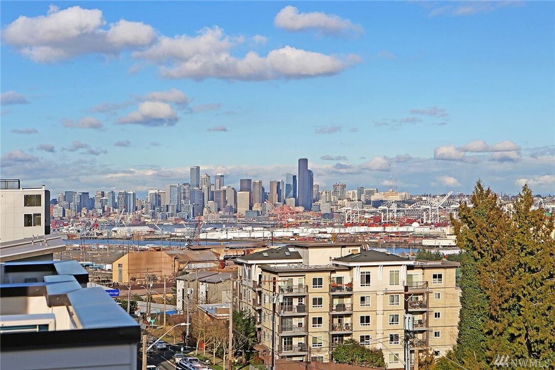 Property Photo: 3088 SW Avalon Wy G WA 98126