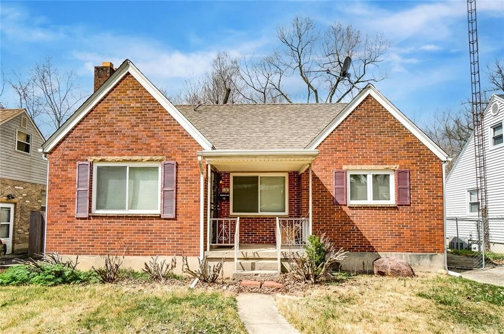 Property Photo: 1821 Shaftesbury Road OH 45406