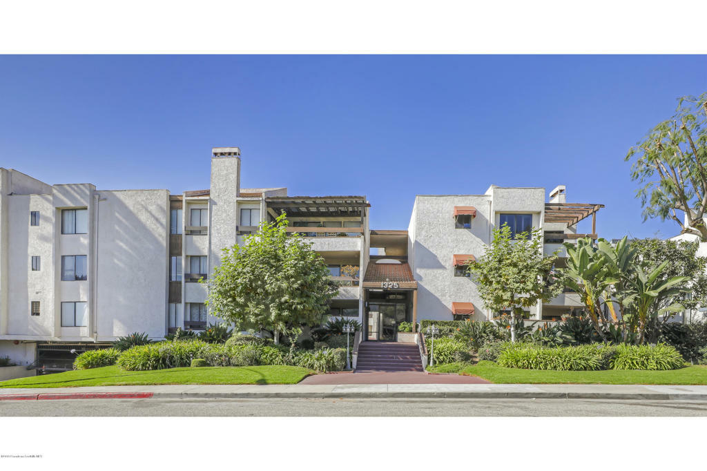 Property Photo: 1325 Valley View Road 203 CA 91202