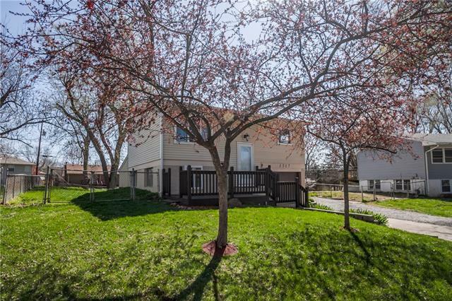 Property Photo: 1517 N Seminole Drive MO 64058