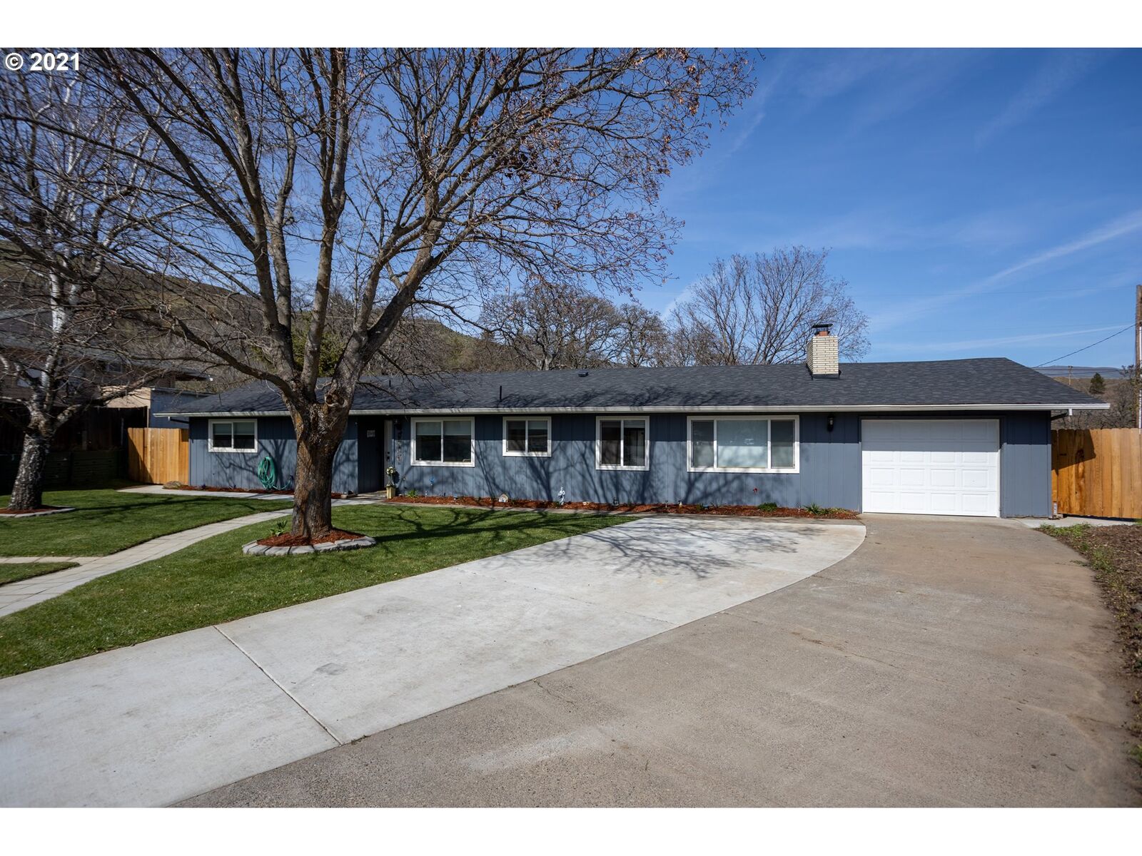 Property Photo: 1101 Murray Dr OR 97058