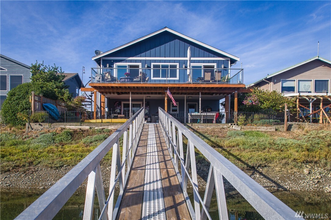 Property Photo:  4143 Patos Dr  WA 98248 