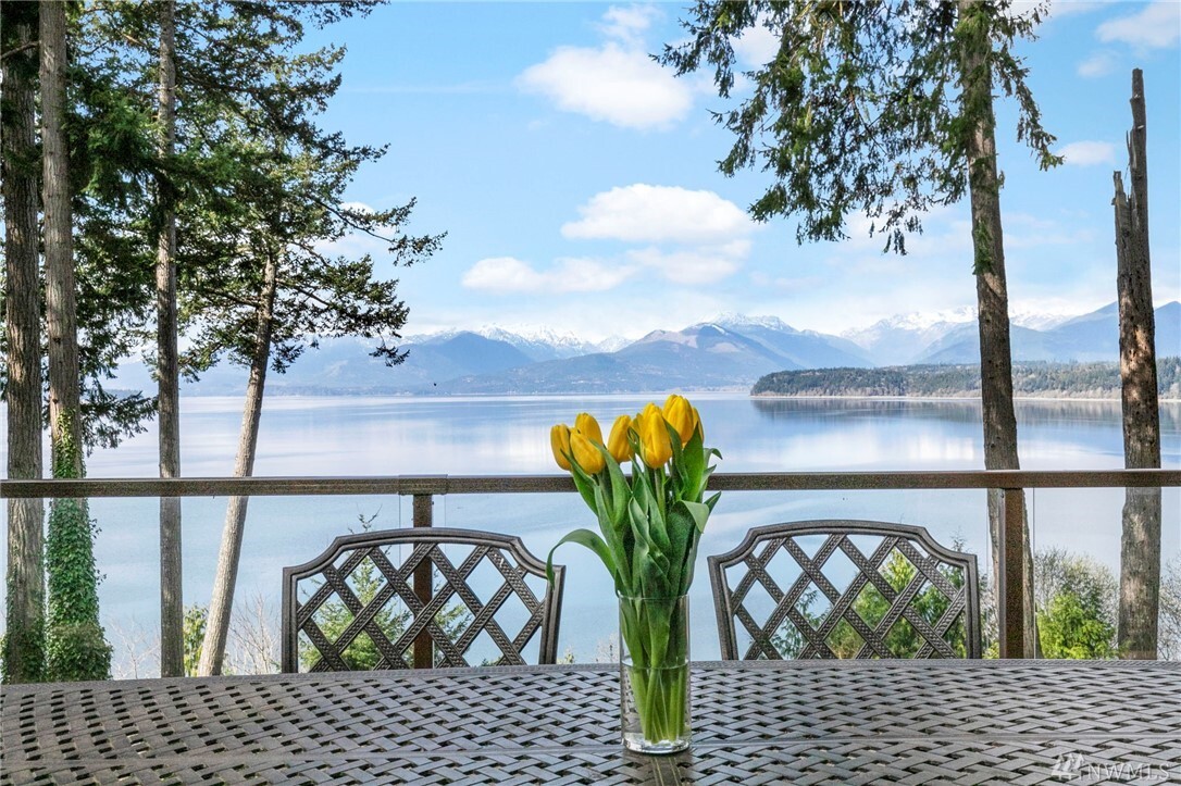Property Photo: 7410 NW Ioka Dr WA 98383