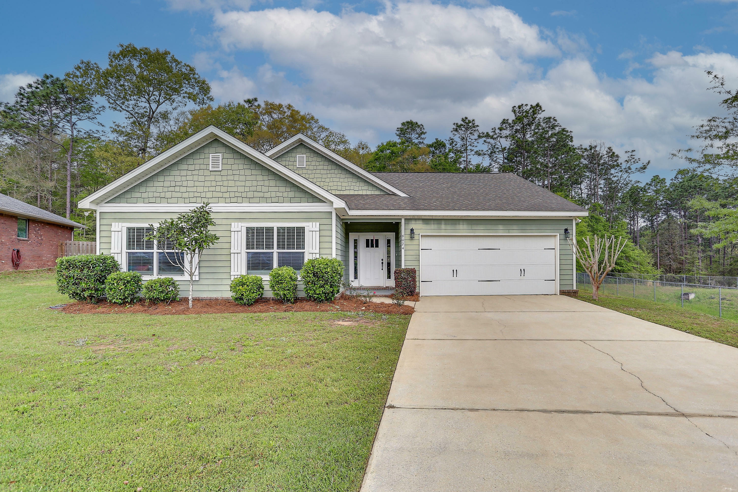 Property Photo: 6024 Trestle Street FL 32536