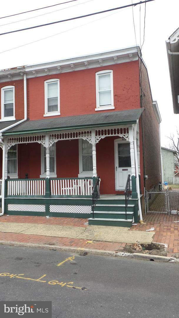 Property Photo:  402 Willow Street  NJ 08505 