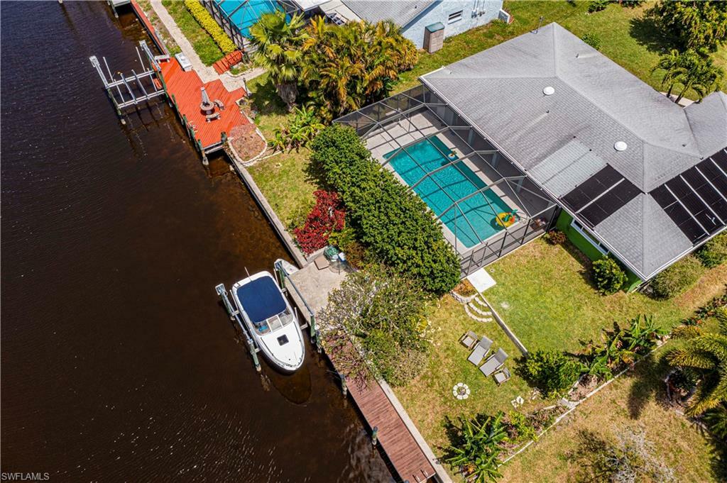 Property Photo: 2908 SE 20th Avenue FL 33904