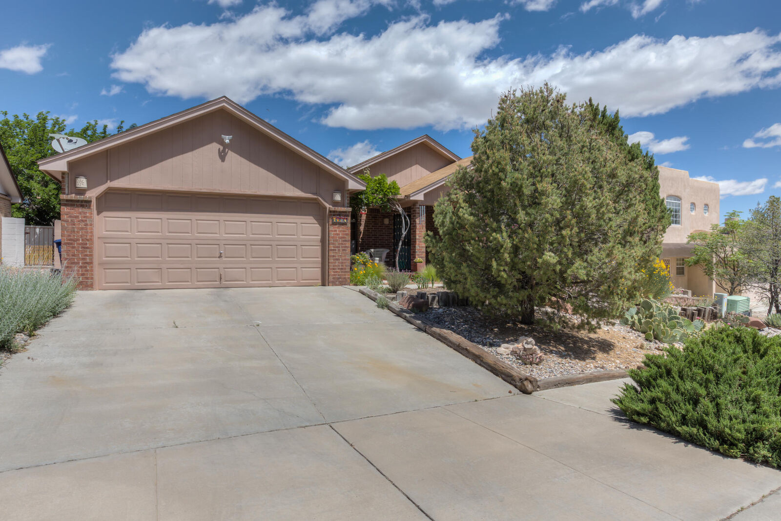 Property Photo: 6909 Sweetbrier Avenue NW NM 87120