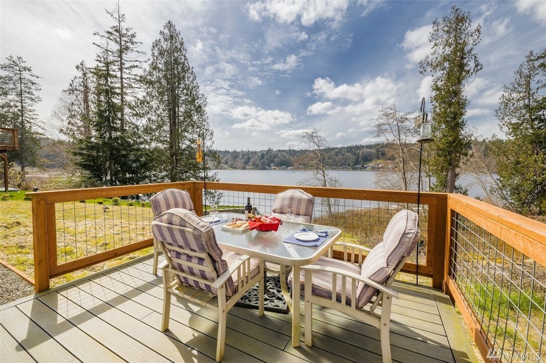 Property Photo: 8012 Long Lake Rd SE WA 98367