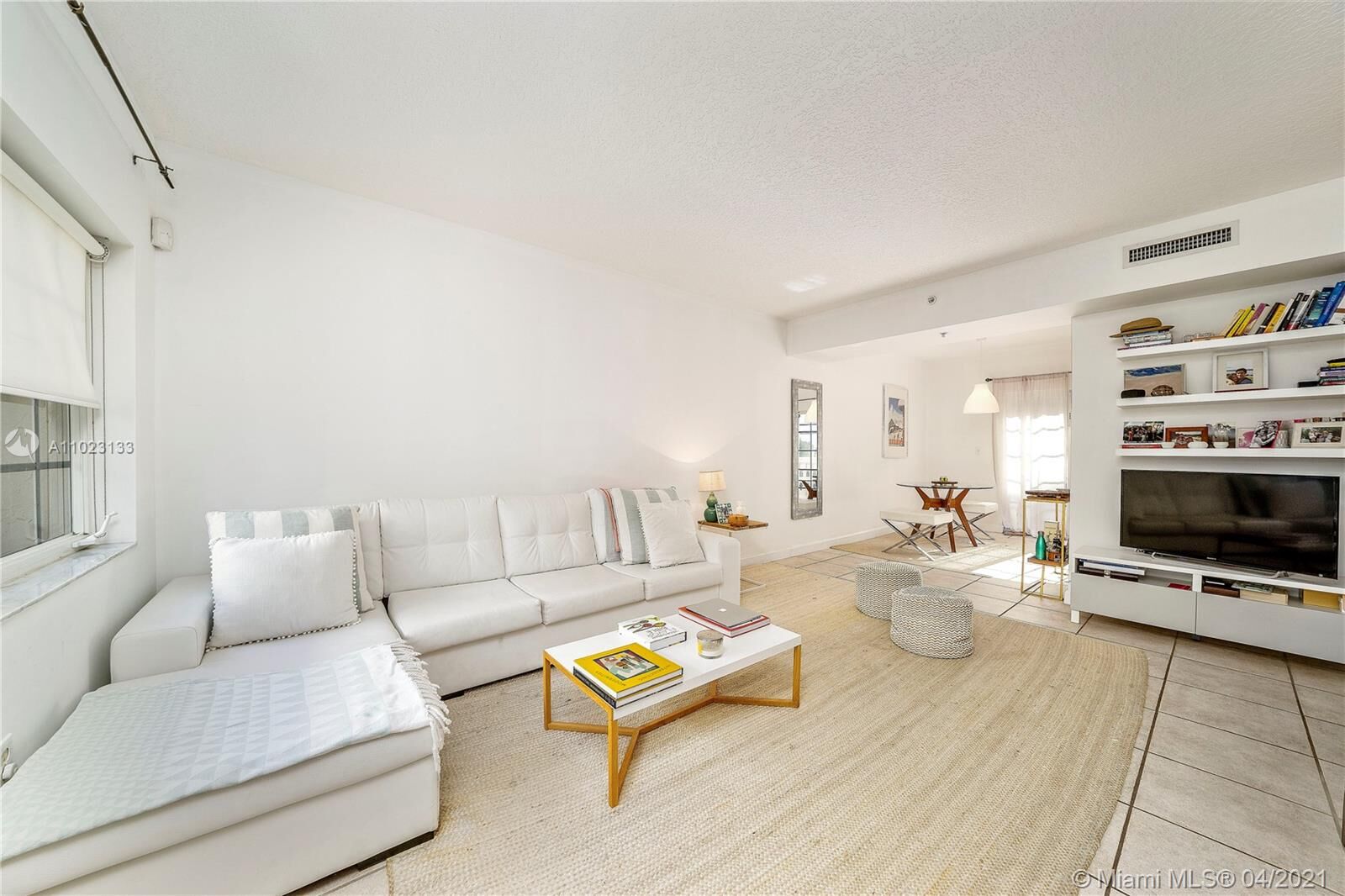 Property Photo: 300 Euclid Ave 104 FL 33139