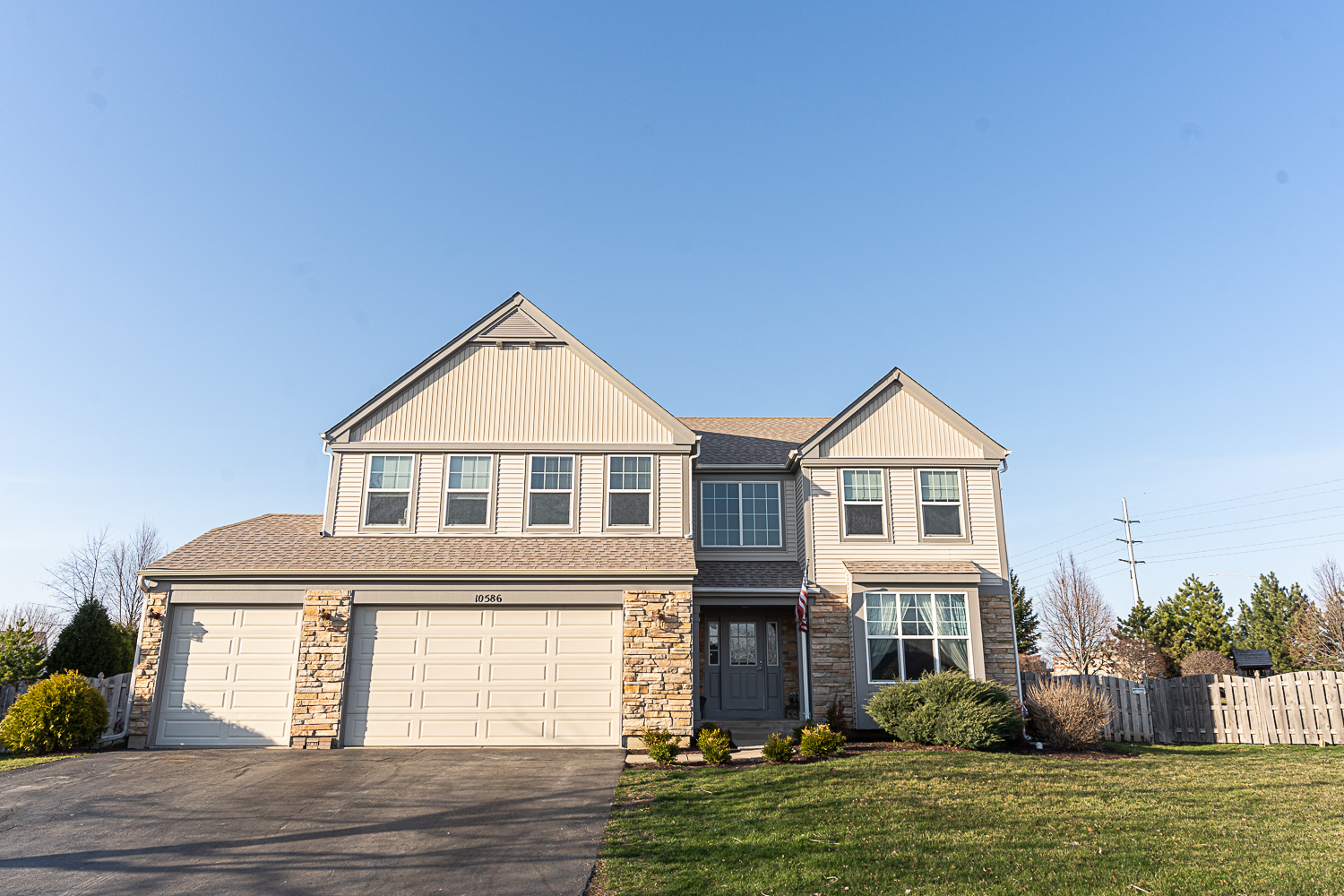 Property Photo: 10586 Potomac Drive IL 60142