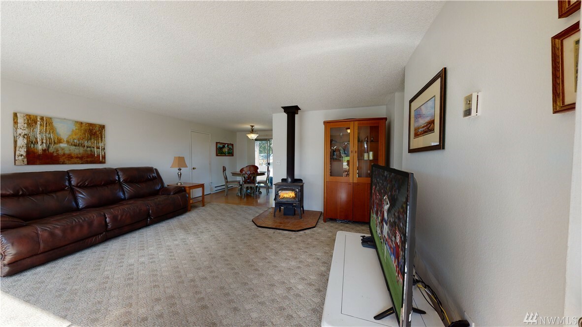 Property Photo:  2021 E Highland Ave  WA 98273 