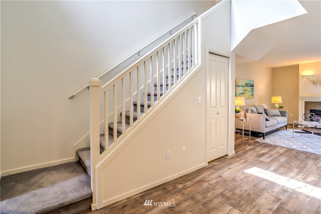 Property Photo: 16014 NE 93rd Way 703 WA 98052